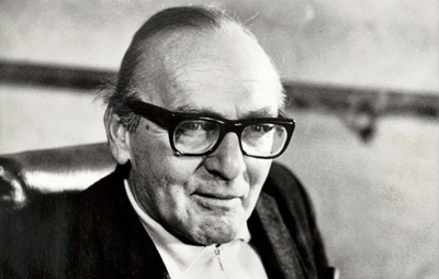 Sanford Meisner sitting
